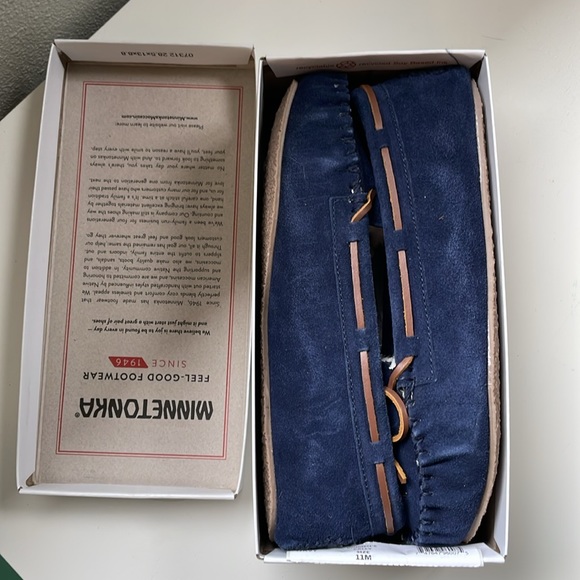 New in the box Minnetonka Cally Slippers - Picture 2 of 3